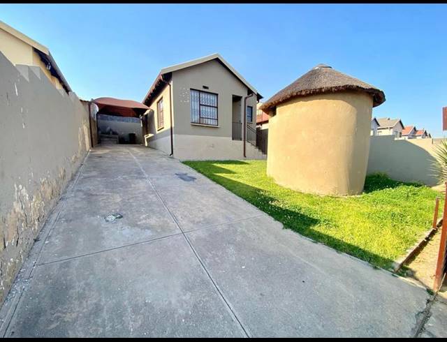 2 BEDROOM HOUSE FOR SALE IN FLEURHOF